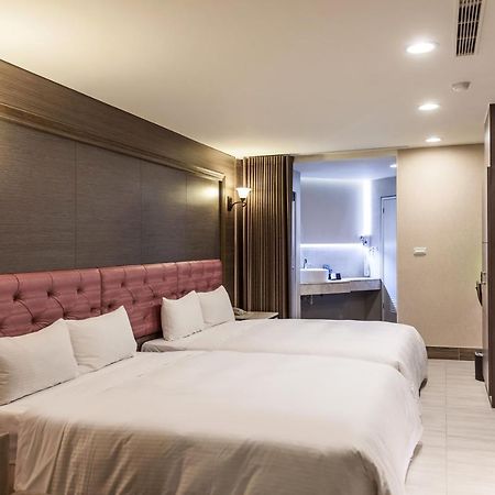 Maple Hotel Second Branch ไถหนาน ภายนอก รูปภาพ