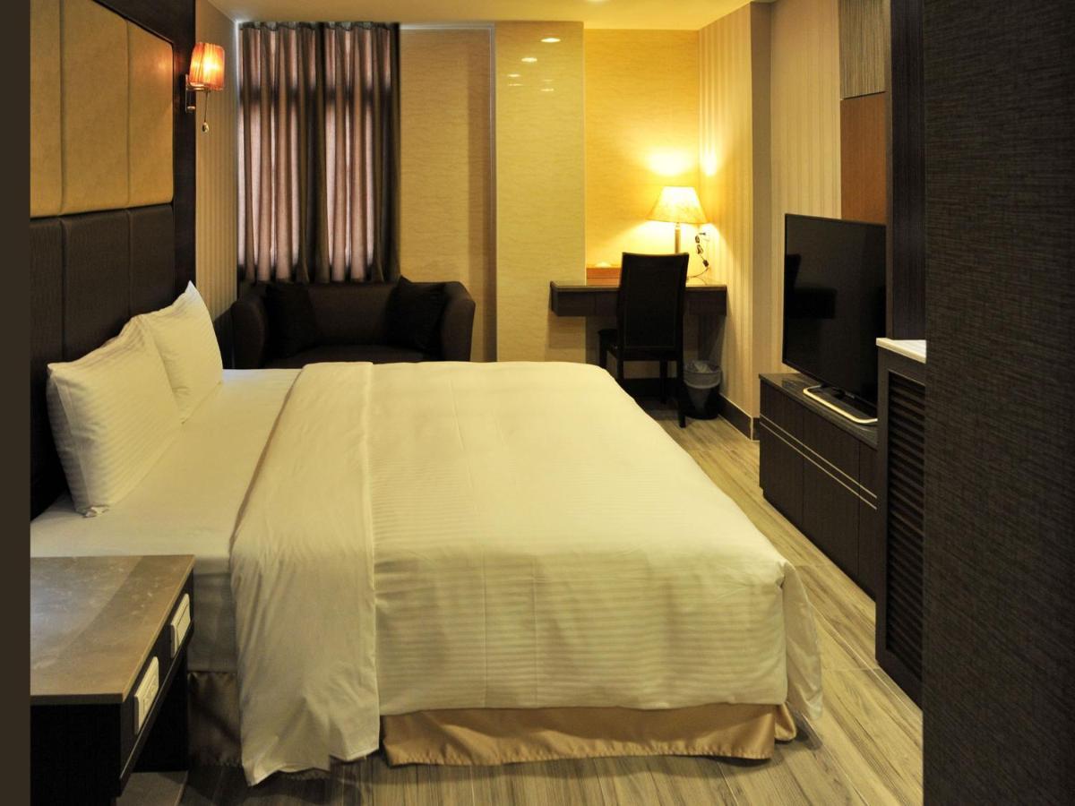 Maple Hotel Second Branch ไถหนาน ภายนอก รูปภาพ
