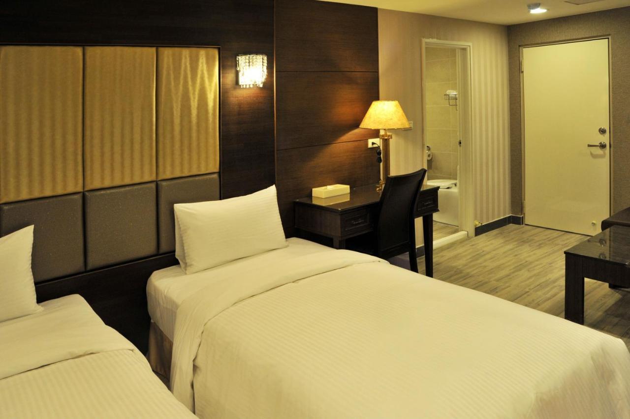 Maple Hotel Second Branch ไถหนาน ภายนอก รูปภาพ