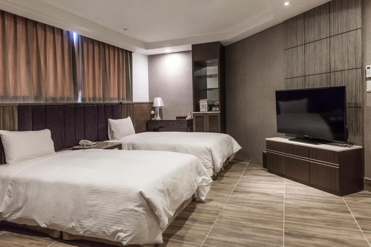 Maple Hotel Second Branch ไถหนาน ภายนอก รูปภาพ