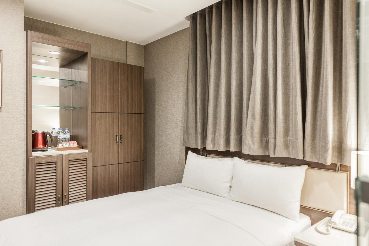 Maple Hotel Second Branch ไถหนาน ภายนอก รูปภาพ