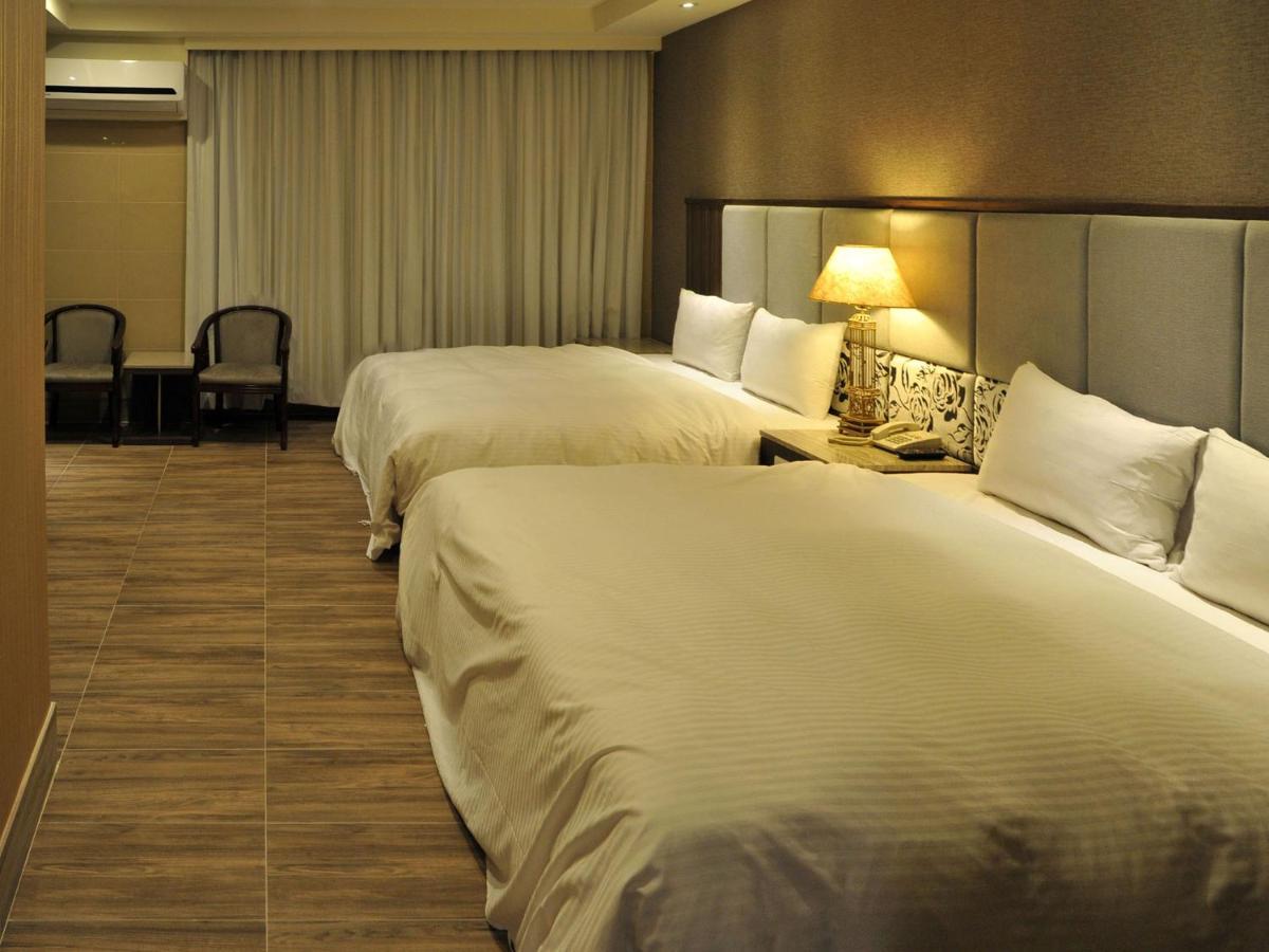 Maple Hotel Second Branch ไถหนาน ภายนอก รูปภาพ